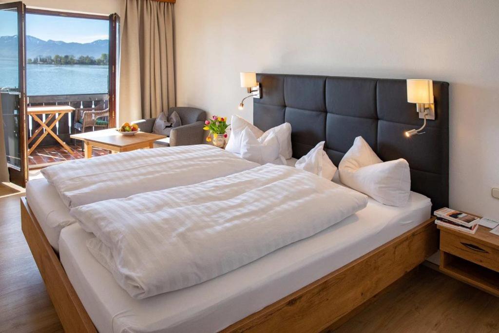 Gaestehaus Gruenaeugl Am See Gstadt am Chiemsee Exteriör bild